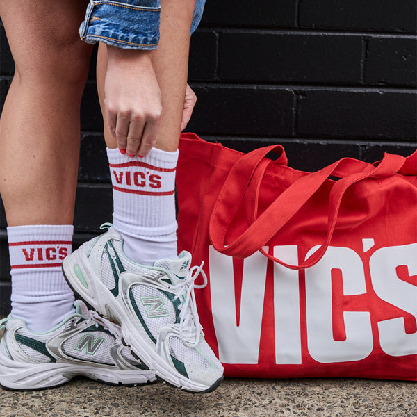 VIC’S branded white socks with logo detail