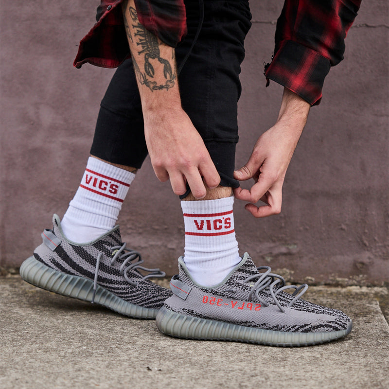 VIC’S branded white socks with logo detail